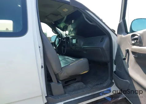 2001 Ford F-150 Lariat/Xl/Xlt z USA, uszkodzony, nr VIN 1FTRX17W91NB10732